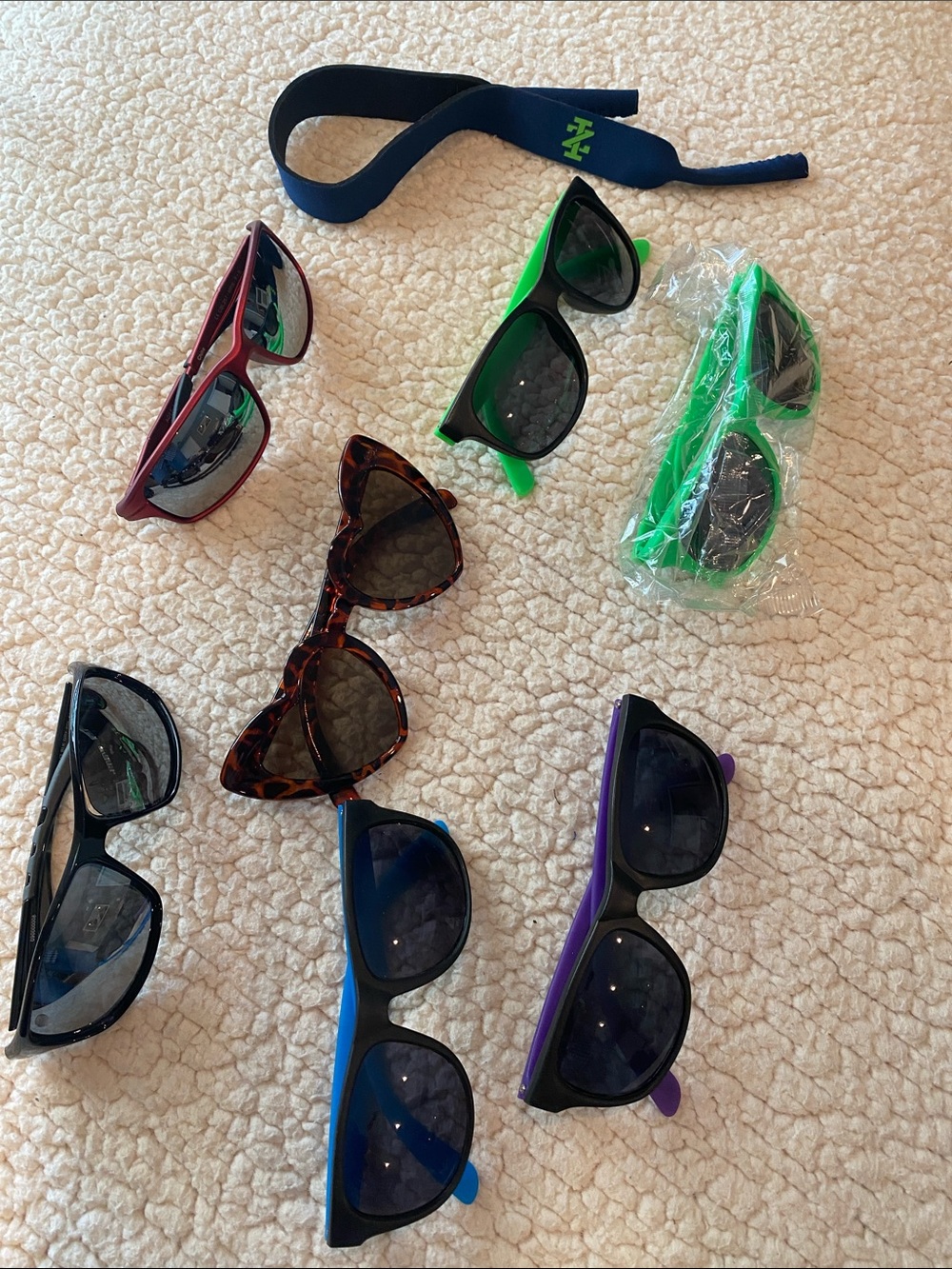 Bundle of 6 sunglasses and 1 Izod sunglasses holder